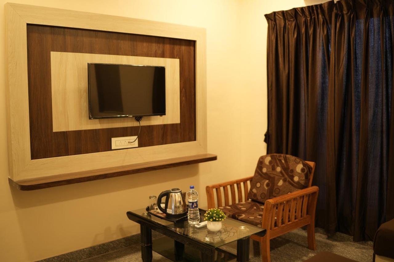 Ratnāgiri Hotel Sitara Inn المظهر الخارجي الصورة